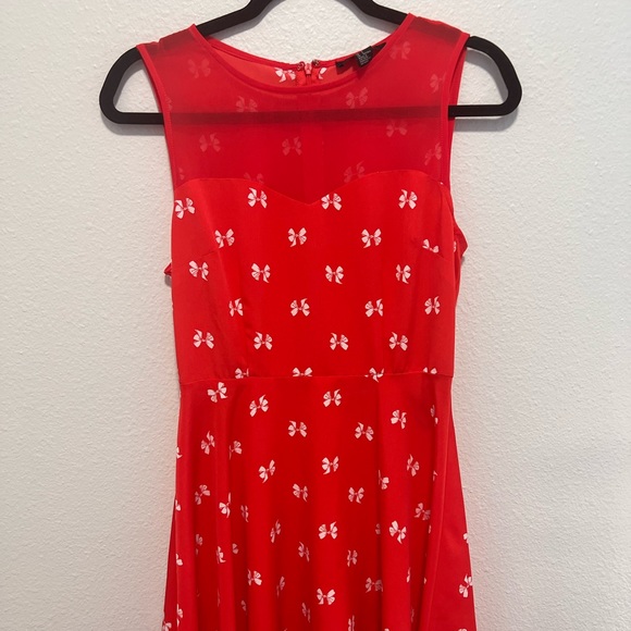 Forever 21 Dresses & Skirts - Forever 21 Red and White Bow Printed Sweetheart Dress Size Small